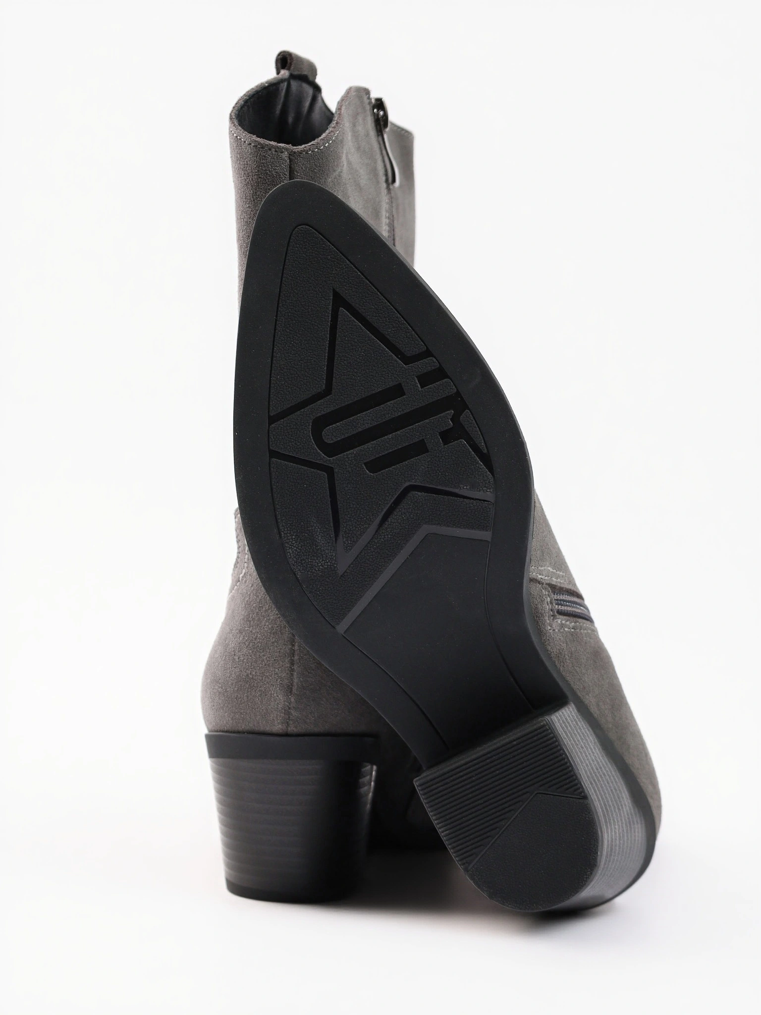 Сапоги-казаки укороченные  серого цвета из натуральной замши